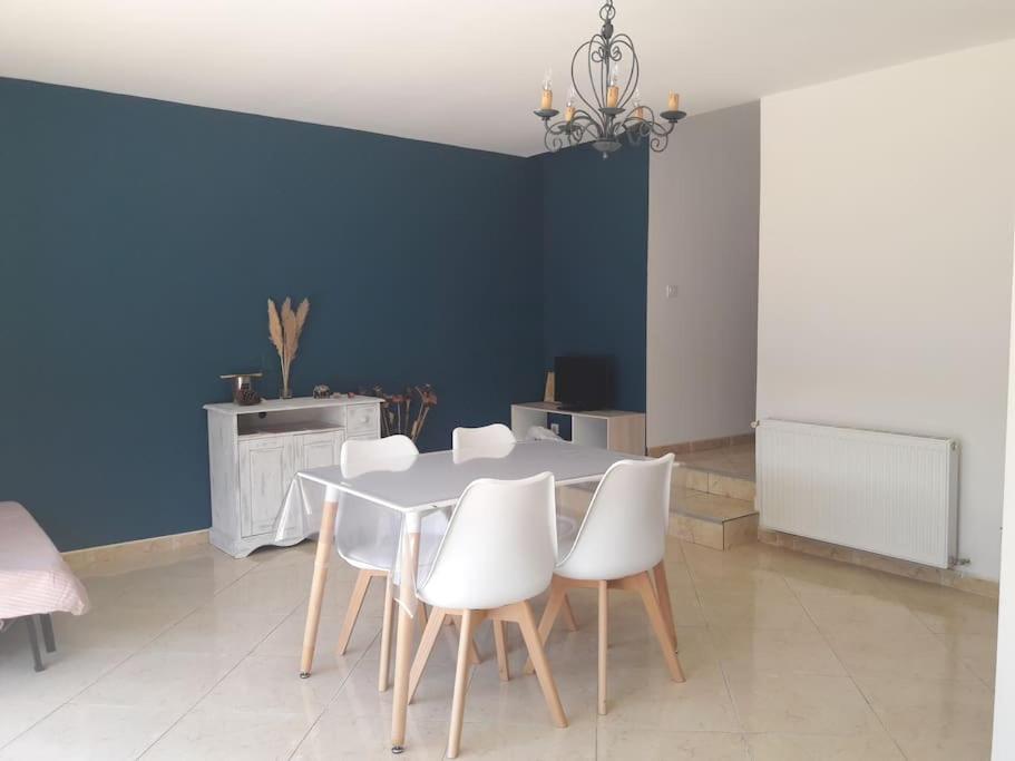 Maison Dans Une Propriete Avec Une Cour Corneilhan エクステリア 写真