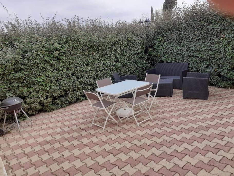 Maison Dans Une Propriete Avec Une Cour Corneilhan エクステリア 写真